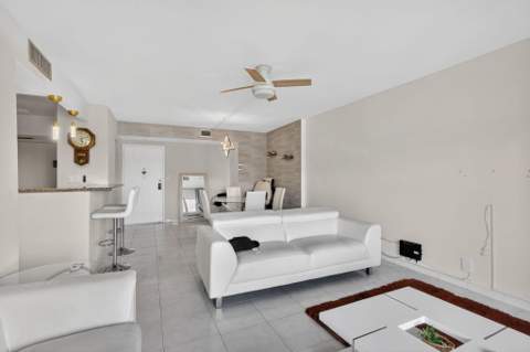 4330 Hillcrest Drive #302, Hollywood FL - photo 8 of 45