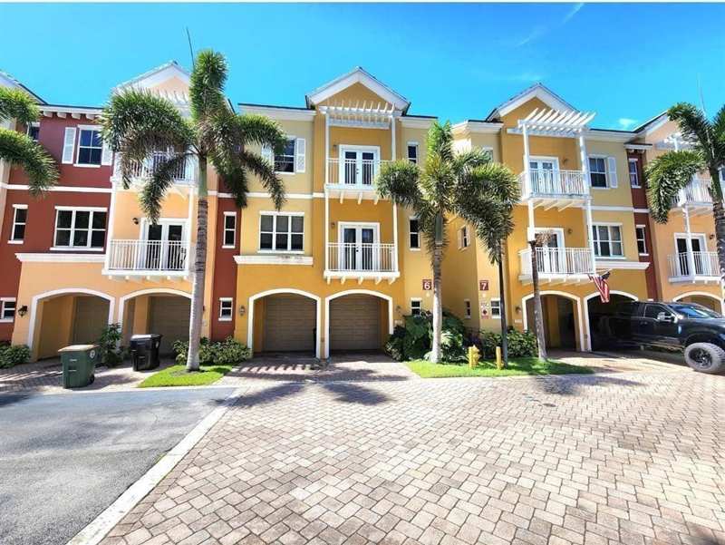 2 bedroom Townhouse at 2317 Vintage Drive, Shoal Creek At Lighthouse Point, Lighthouse Point — photo 1