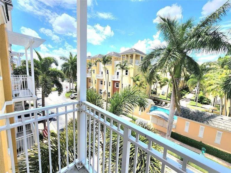 2 bedroom Townhouse at 2317 Vintage Drive, Shoal Creek At Lighthouse Point, Lighthouse Point — photo 3
