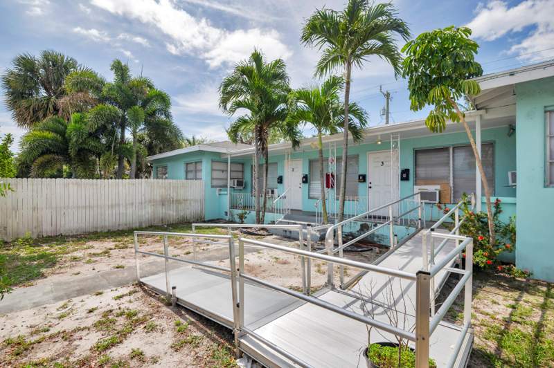 5 bedroom Single Family Residence at 258 Conniston Road, Estates Of South Palm Beach, West Palm Beach — photo 2