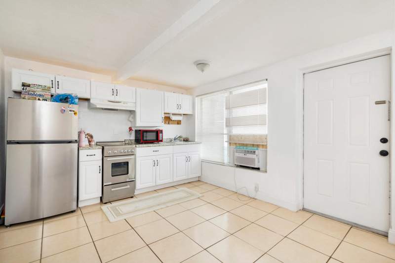 5 bedroom Single Family Residence at 258 Conniston Road, Estates Of South Palm Beach, West Palm Beach — photo 5