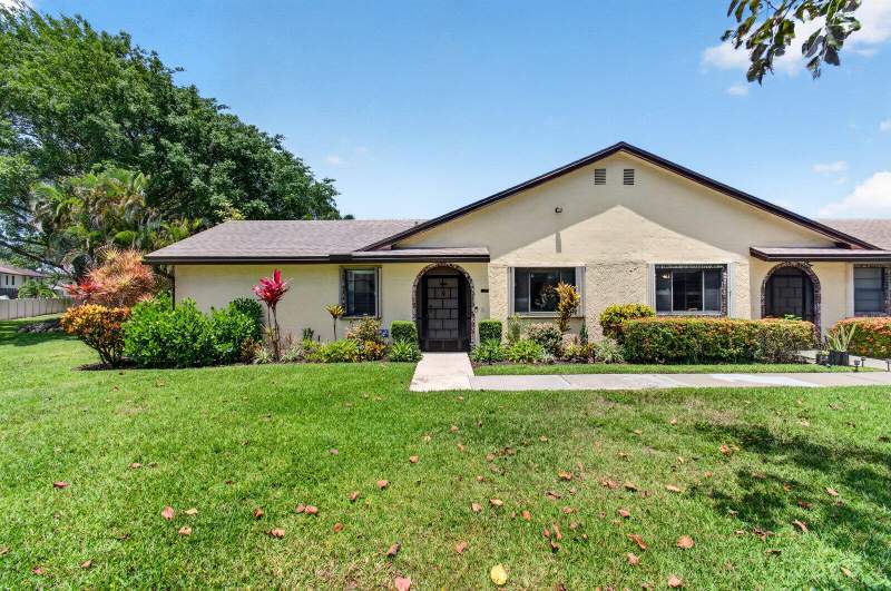 2 bedroom Villa at 23377 Barlake Drive, Lakes Of Boca Barwood 2, Boca Raton — photo 2