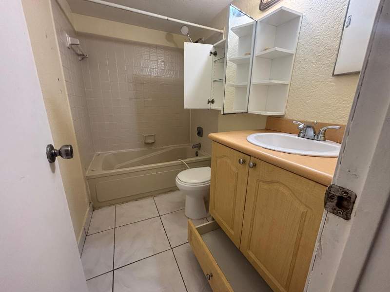 2 bedroom Condominium at 11201 SW 13th Street #103, Club Quarters At Raintree, Pembroke Pines — photo 4