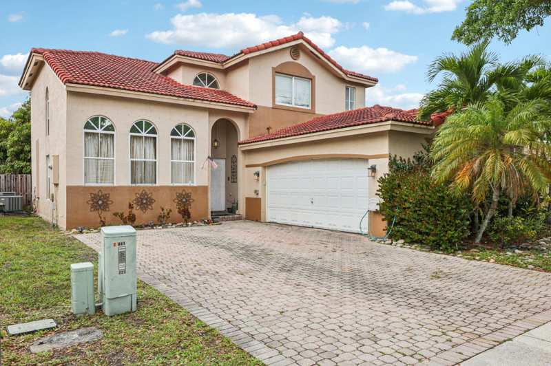 4 bedroom Single Family Residence at 405 E Royal Cove Circle, West Park-West Parcel, Davie — photo 1