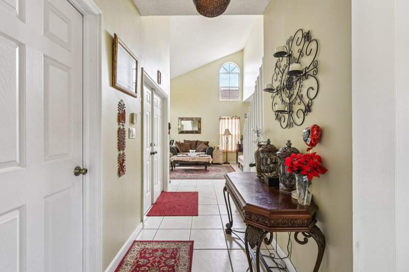 4 bedroom Single Family Residence at 405 E Royal Cove Circle, West Park-West Parcel, Davie — photo 4