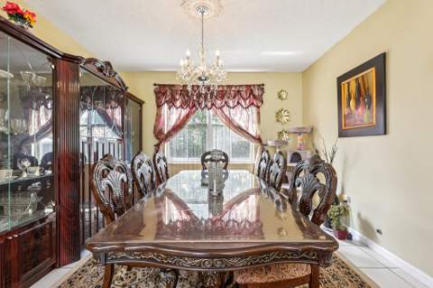 405 E Royal Cove Circle, Davie FL - photo 10 of 40