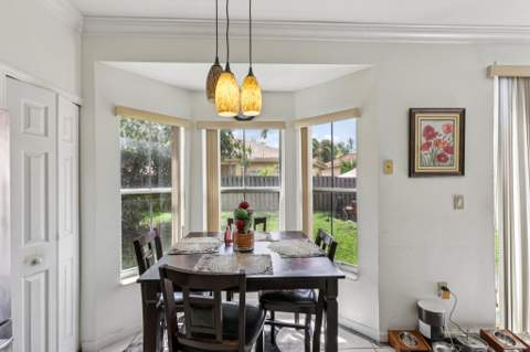 405 E Royal Cove Circle, Davie FL - photo 11 of 40