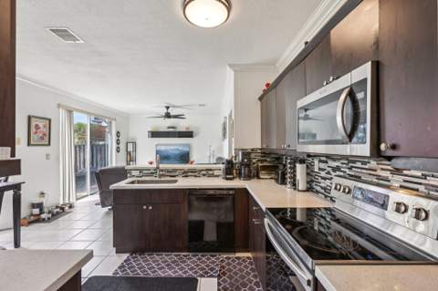 405 E Royal Cove Circle, Davie FL - photo 13 of 40