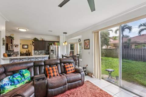 405 E Royal Cove Circle, Davie FL - photo 17 of 40