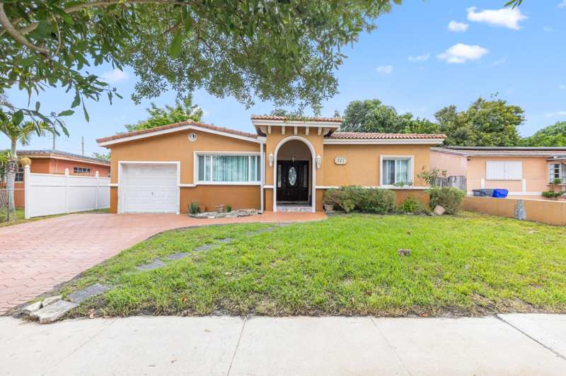 3 bedroom Single Family Residence at 321 N 72nd Terrace, Boulevard Heights Sec 1, Hollywood — photo 1