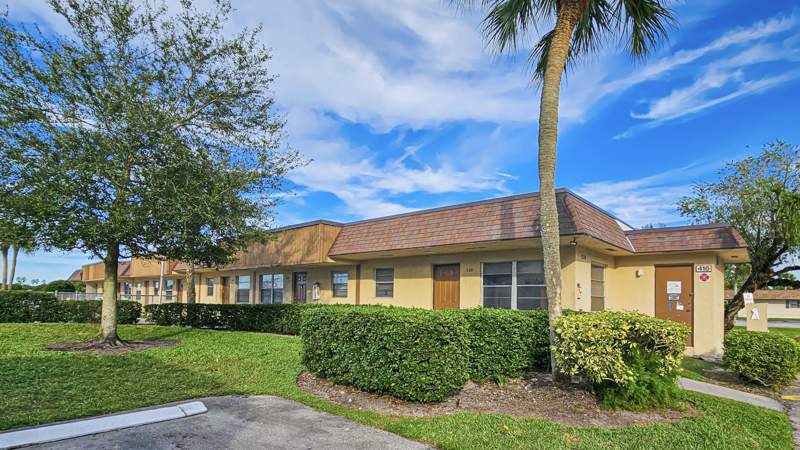 2 bedroom Villa at 416 Lakeside Drive #129, Village On The Lake Condo, Margate — photo 2