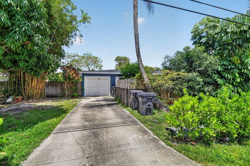 4 bedroom Single Family Residence at 4329 Kirk Road, Arlette Court, Lake Worth — photo 3