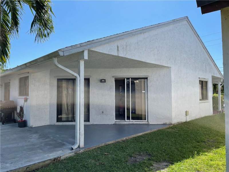 3 bedroom Single Family Residence at 1231 SW 112th Avenue, PEMBROKE LAKES SOUTH, Pembroke Pines — photo 3