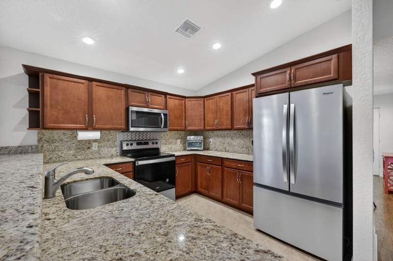2 bedroom Single Family Residence at 6456 Alemendra Street, Spanish Lakes Fairways Leasehold Estates, Fort Pierce — photo 4