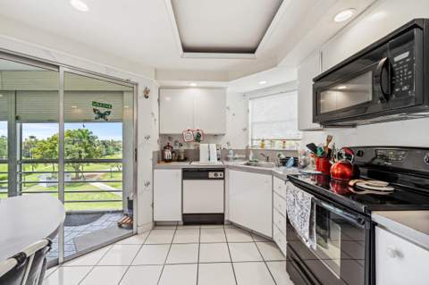 3755 Via Poinciana #502, Lake Worth FL - photo 8 of 31