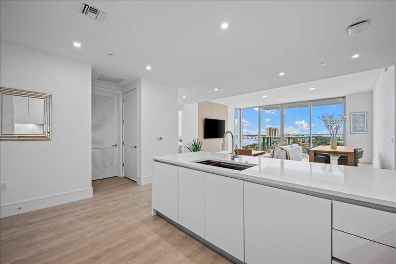 2 bedroom Condominium at 220 Lake Shore Drive #1207, Nautilus 220 Condominium, Lake Park — photo 5