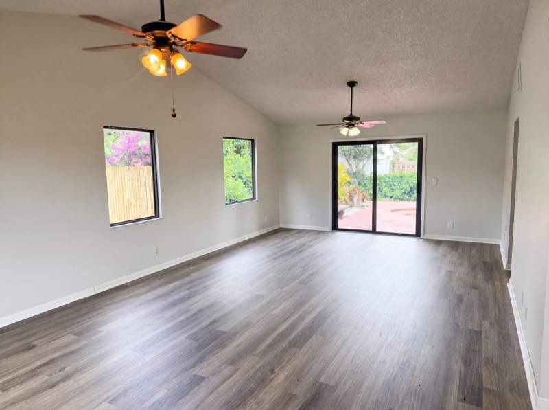 3 bedroom Single Family Residence at 118 Waterway, Crestwood Unit 1 Pl 3, Royal Palm Beach — photo 3