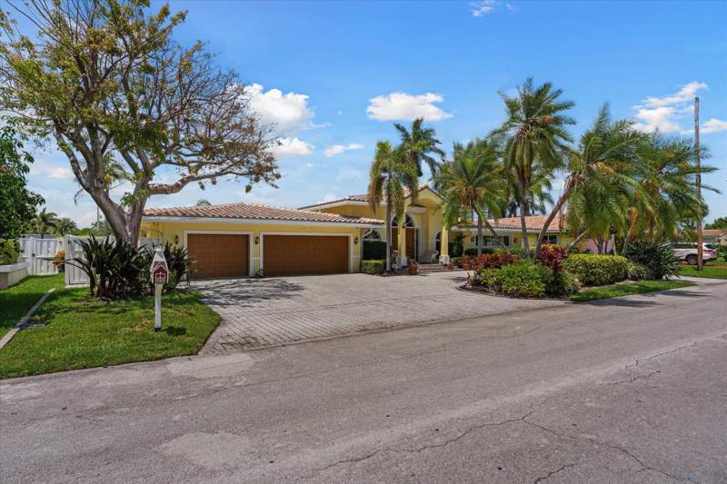 4 bedroom Single Family Residence at 2141 NE 29th Street, Lighthouse Point Estates, Lighthouse Point — photo 2