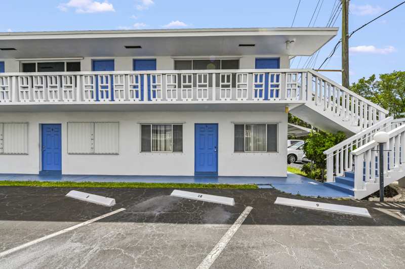 2 bedroom Condominium at 1950 Lake Osborne Drive #9, Lakeside Point, Lake Worth Beach — photo 1