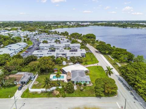 1950 Lake Osborne Drive #9, Lake Worth Beach FL - photo 17 of 19