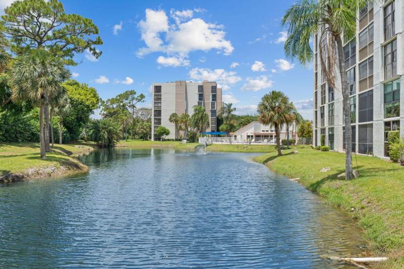 2 bedroom Condominium at 6562 Boca Del Mar Drive #124, Club Royale Condo, Boca Raton — photo 2