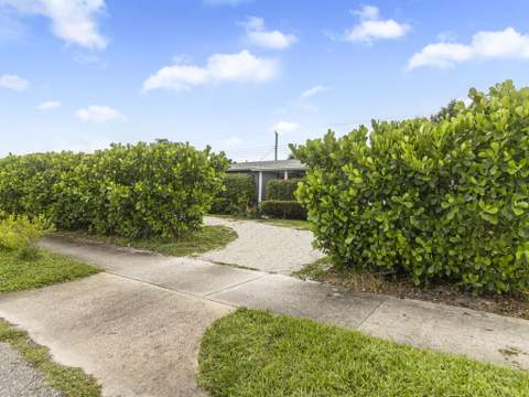 532 Foresteria Drive, West Palm Beach FL - photo 21 of 30