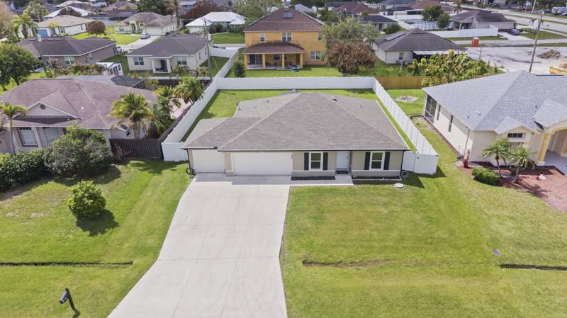 3 bedroom Single Family Residence at 380 SW Donna Terrace, Port St Lucie Section 13, Port St. Lucie — photo 3