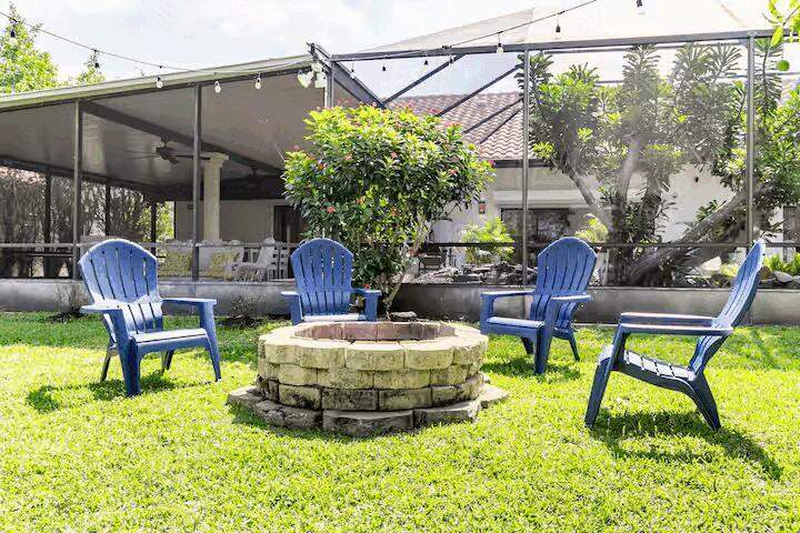 4 bedroom Single Family Residence at 9823 Sun Pointe Drive, Sun Valley Pud 1, Boynton Beach — photo 2