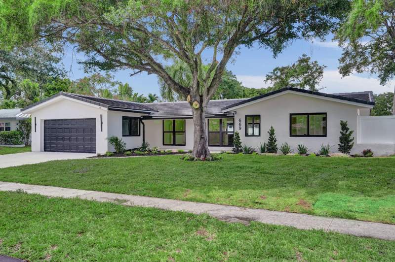 4 bedroom Single Family Residence at 669 SW 3rd Street, Royal Oak Hills 1st Sec, Boca Raton — photo 2