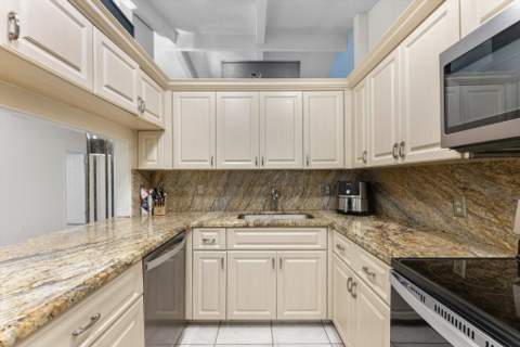 6886 Tiburon Circle, Boca Raton FL - photo 9 of 34