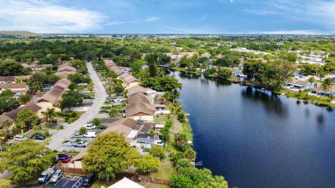 4357 NW 6 Avenue, Deerfield Beach FL - photo 12 of 48