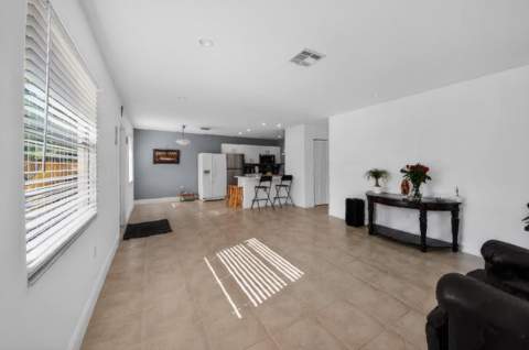 4357 NW 6 Avenue, Deerfield Beach FL - photo 7 of 48
