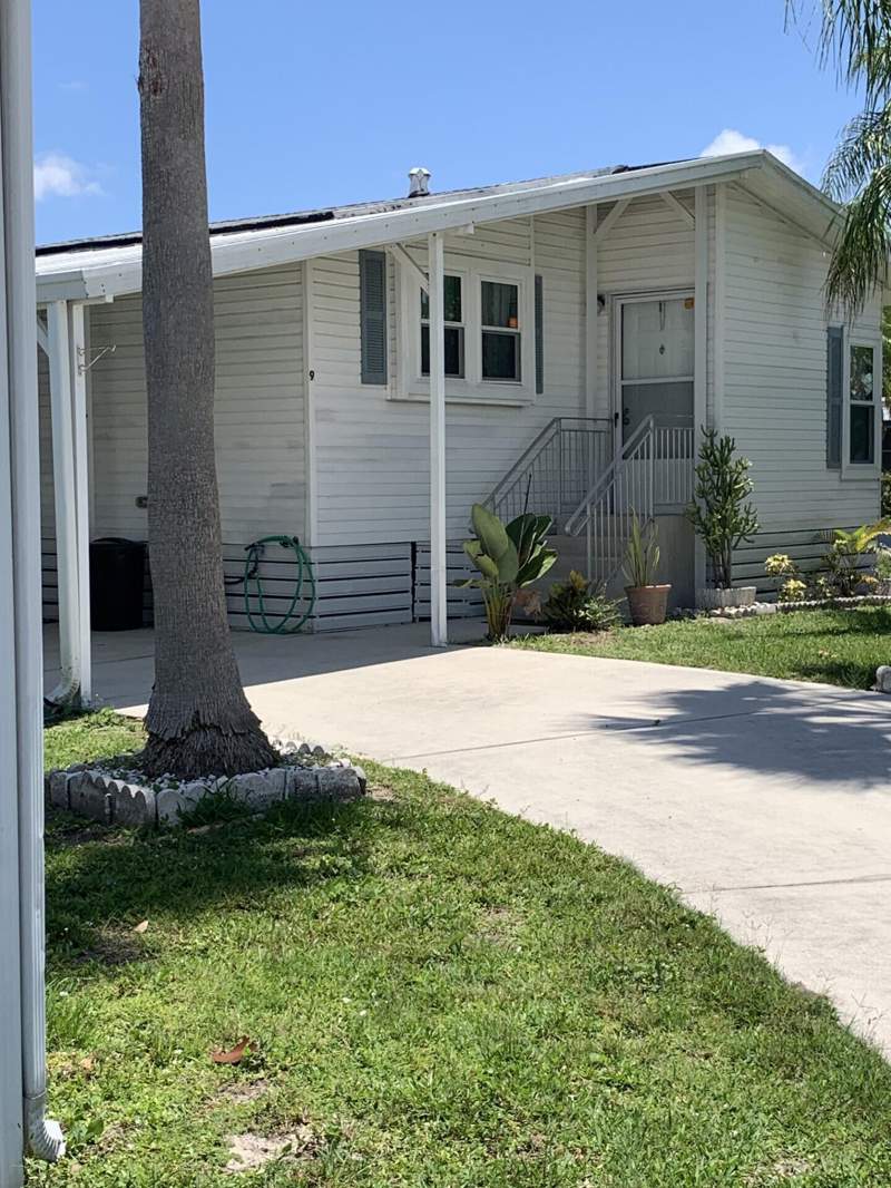 2 bedroom Manufactured Home at 9 Universidad Lane, Spanish Lakes Riverfront, Port St. Lucie — photo 2