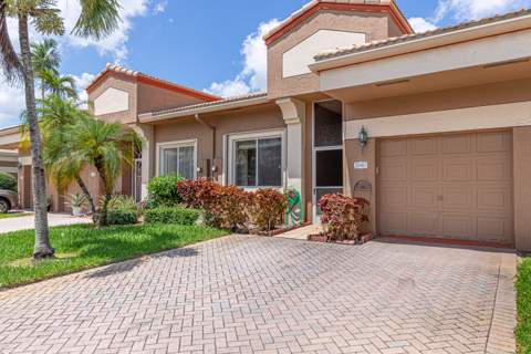 10168 Lombardy Drive, Tamarac FL - photo 9 of 38