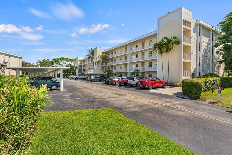 2 bedroom Condominium at 300 N Highway A1a #203c, Ocean Parks Condo, Jupiter — photo 2
