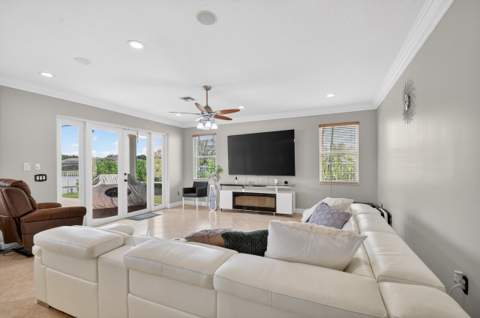 2214 Ridgewood Circle, Royal Palm Beach FL - photo 8 of 49