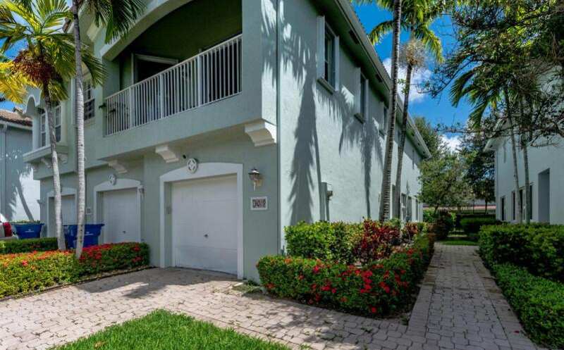 2 bedroom Townhouse at 3019 Laurel Ridge Circle, Thousand Oaks, Riviera Beach — photo 1