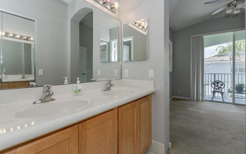 2 bedroom Townhouse at 3019 Laurel Ridge Circle, Thousand Oaks, Riviera Beach — photo 3