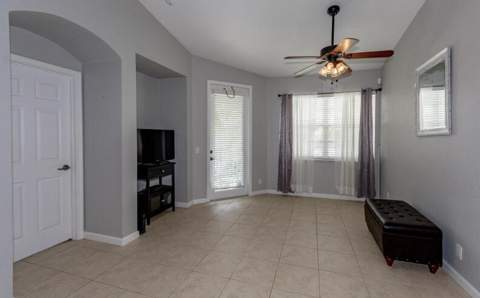 3019 Laurel Ridge Circle, Riviera Beach FL - photo 6 of 12