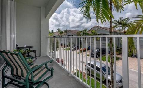 3019 Laurel Ridge Circle, Riviera Beach FL - photo 8 of 12