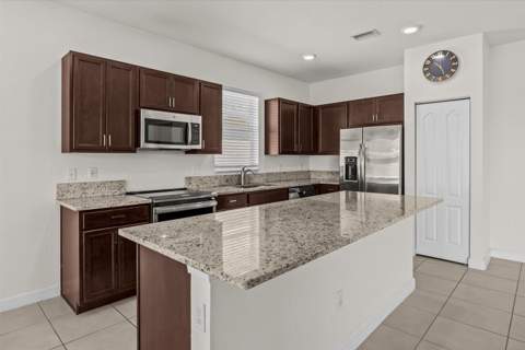 8095 NW Greenbank Circle, Port St. Lucie FL - photo 7 of 36
