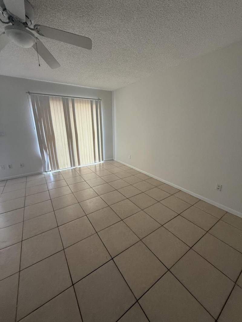 1 bedroom Condominium at 633 Executive Center Drive #L202, Eden Place Condo, West Palm Beach — photo 3