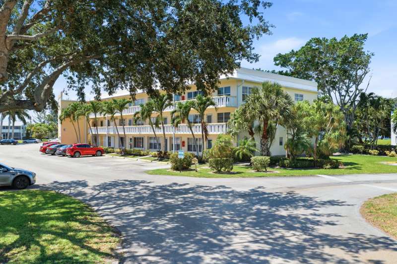 2 bedroom Condominium at 213 Wellington, Wellington Condos, West Palm Beach — photo 1