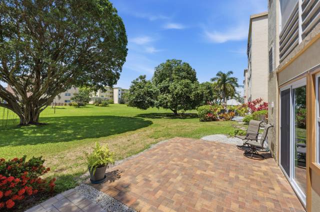 Village Royale Forest Green