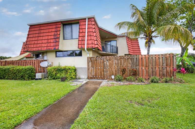 2 bedroom Townhouse at 8385 Trent Court #D, Boca Rio North, Boca Raton — photo 1