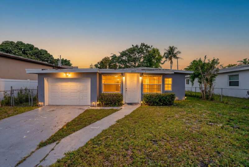 5 bedroom Single Family Residence at 2917 NW 7th Court #2917, Washington Park Third Add, Fort Lauderdale — photo 1