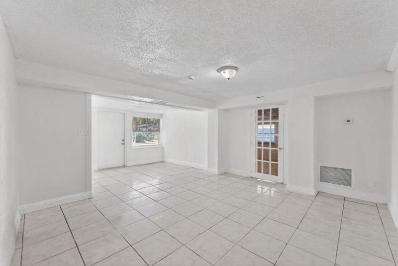 5 bedroom Single Family Residence at 2917 NW 7th Court #2917, Washington Park Third Add, Fort Lauderdale — photo 4
