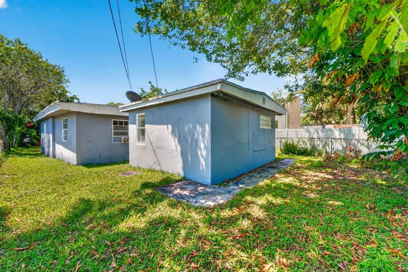 5 bedroom Single Family Residence at 2917 NW 7th Court #2917, Washington Park Third Add, Fort Lauderdale — photo 2