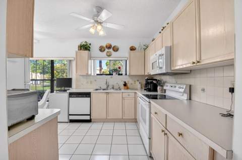 3281 Jog Park Drive, Greenacres FL - photo 16 of 69