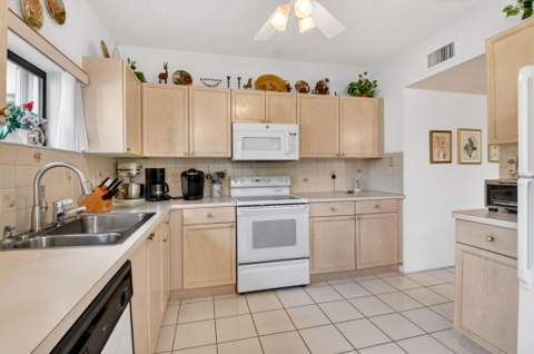 3281 Jog Park Drive, Greenacres FL - photo 18 of 69